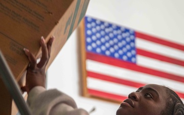 USS Ronald Reagan (CVN 76) Sailors volunteer during a community relations event