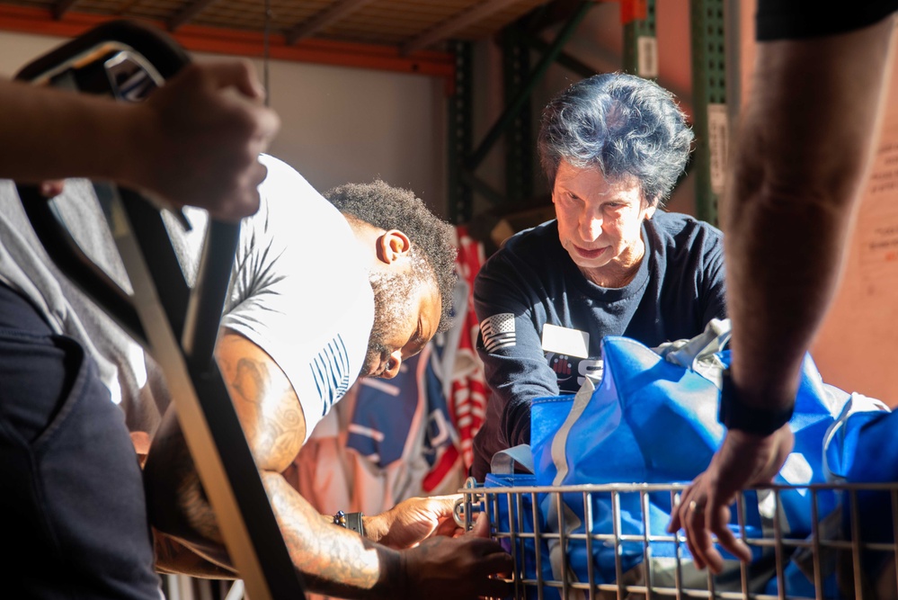 USS Ronald Reagan (CVN 76) Sailors volunteer during a community relations event