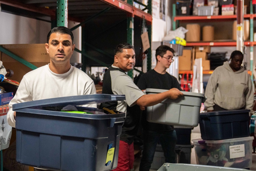 USS Ronald Reagan (CVN 76) Sailors volunteer during a community relations event