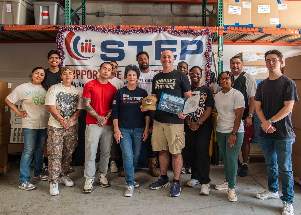 USS Ronald Reagan (CVN 76) Sailors volunteer during a community relations event