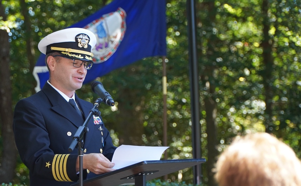 Wreath laying event hosted by USS Yorktown (CG 48) reunion association