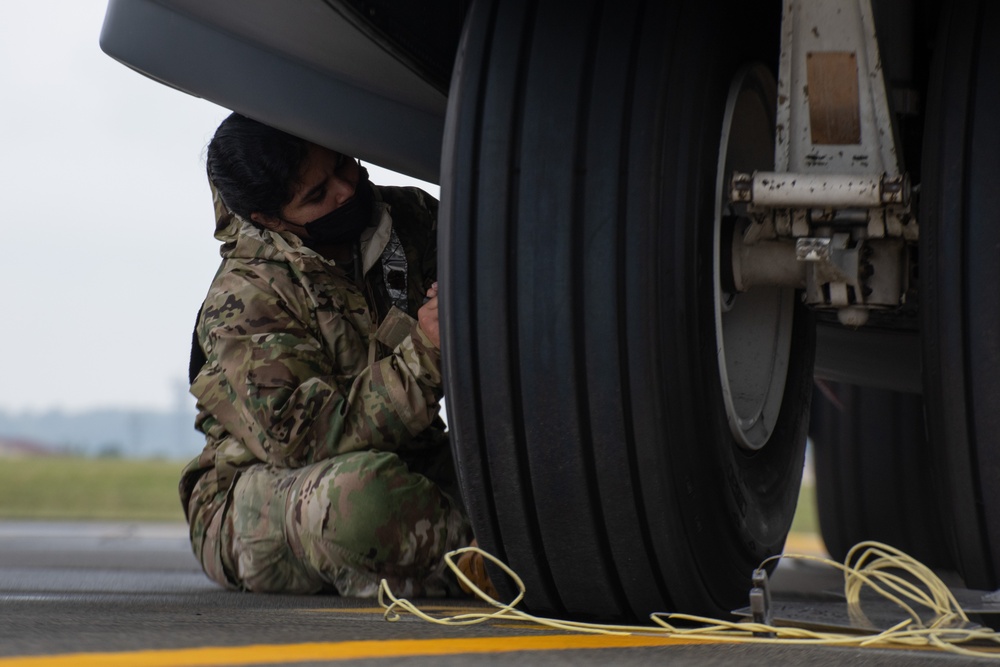 374 AMXS practices loading countermeasure equipment during Beverly Morning