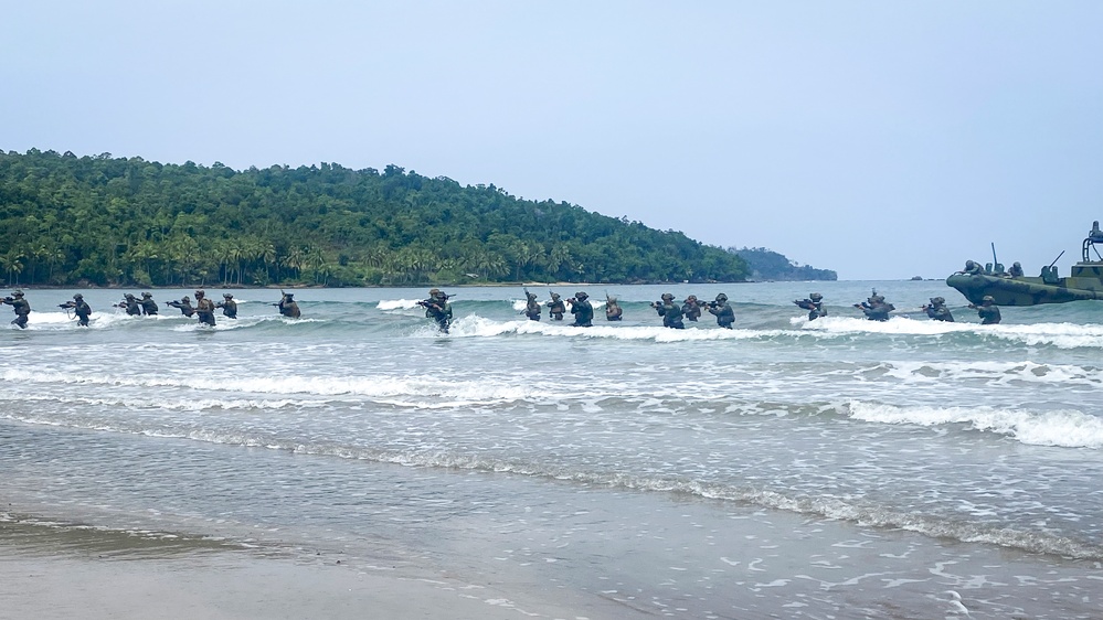 KAMANDAG 8: Philippine, 15th MEU Marines Complete Amphibious Assault at Apurawan