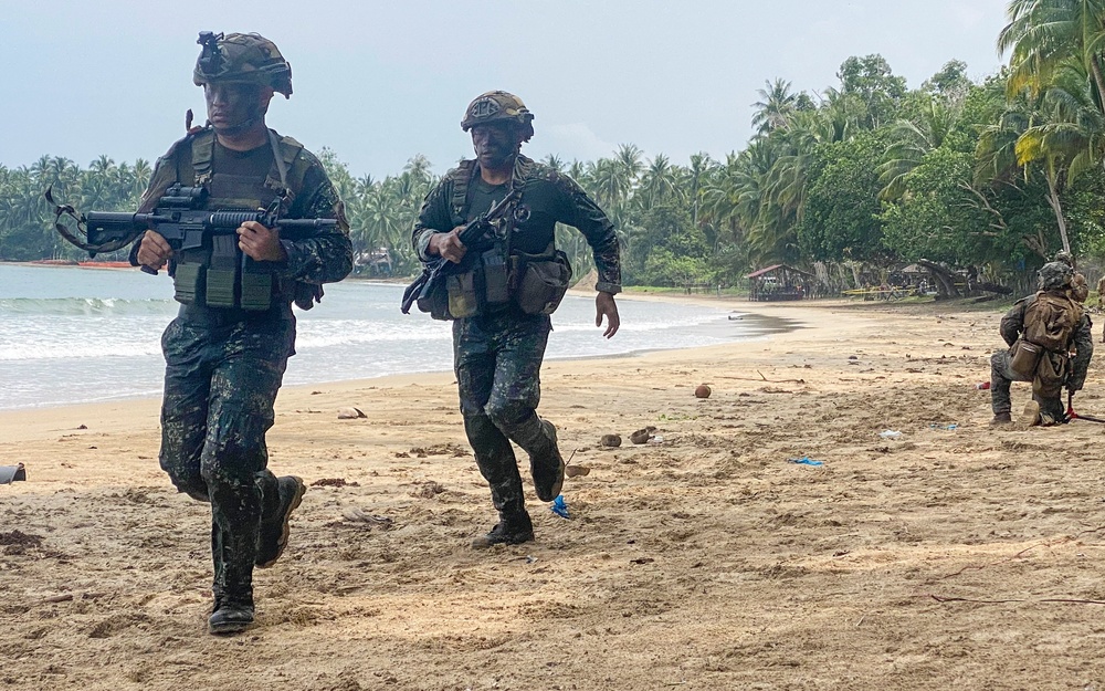 KAMANDAG 8: Philippine, 15th MEU Marines Complete Amphibious Assault at Apurawan