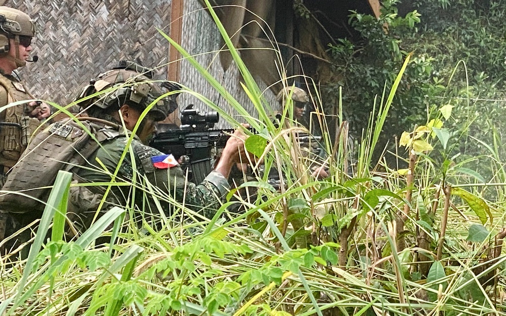 KAMANDAG 8: Philippine, 15th MEU Marines Complete Amphibious Assault at Apurawan