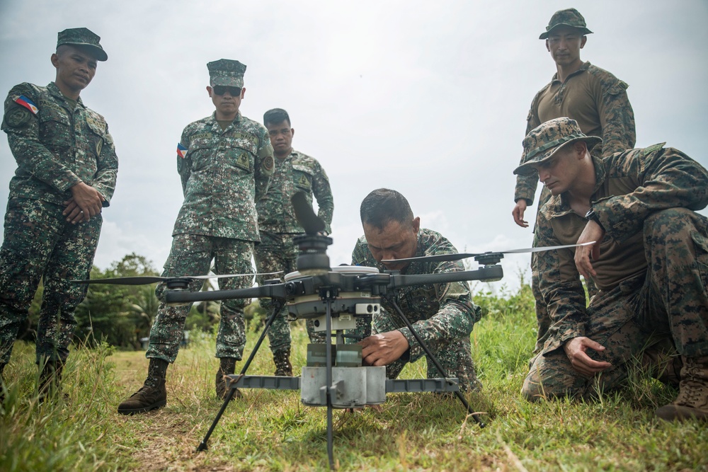 KAMANDAG 8: Philippine Marines, 15th MEU Share UAS Tactics