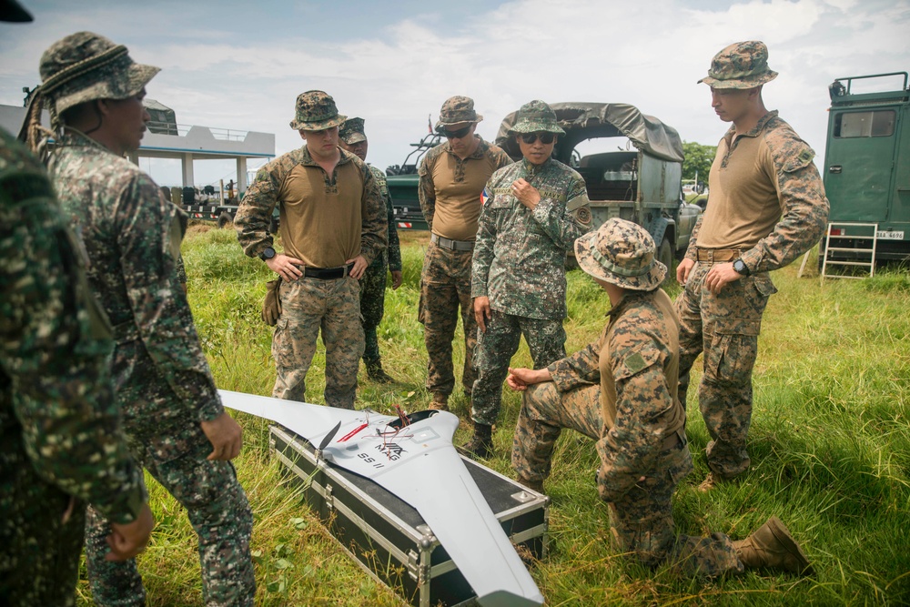 KAMANDAG 8: 15th MEU Continues UAS Exchange with Philippine Counterparts