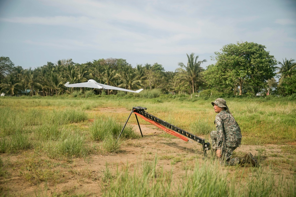 KAMANDAG 8: 15th MEU Continues UAS Exchange with Philippine Counterparts