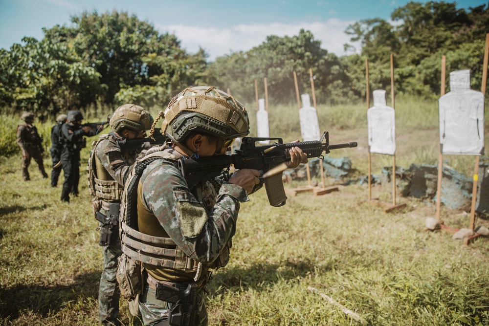 KAMANDAG 8: 15th MEU Conducts Live-Fire Ranges with Philippine, ROK Counterparts