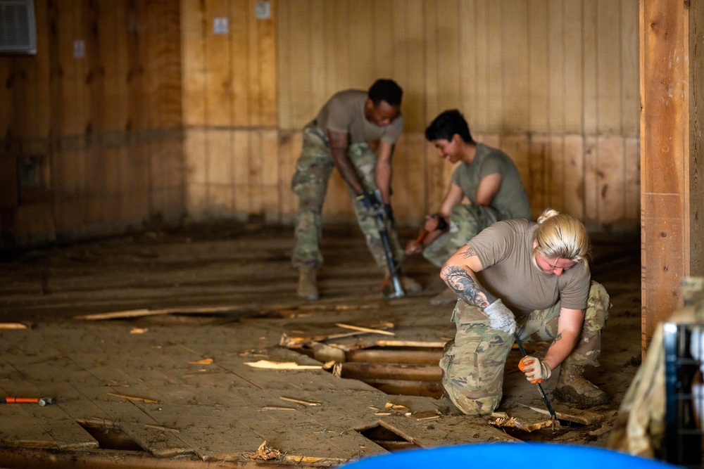 U.S. Army Removes Debris in Western NC