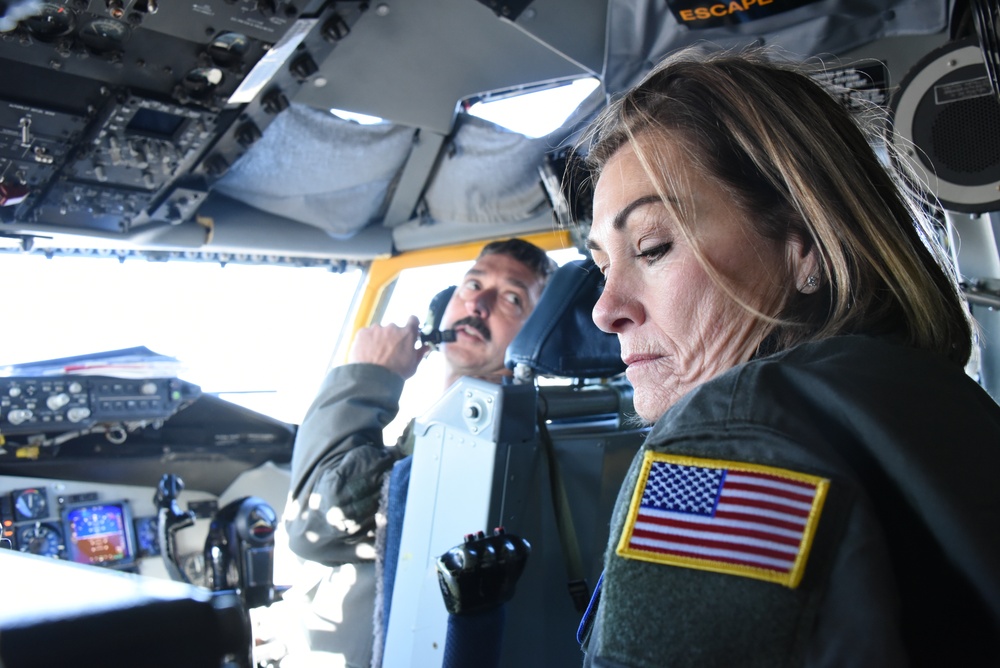 Governor Reynolds in the jump seat