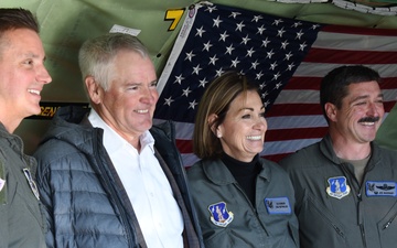 Iowa Gov. Kim Reynolds visits 185th ARW