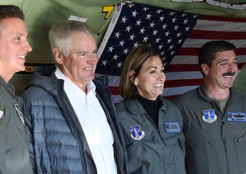 Iowa Gov. Kim Reynolds visits 185th ARW