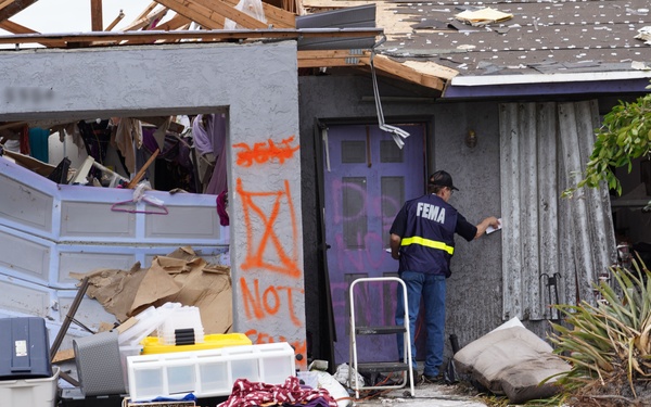 FEMA Disaster Survivor Assistance Teams in Martin County, Fla.