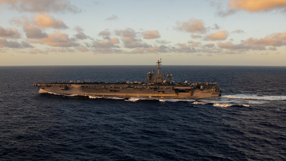 USS George Washington Steams in the Pacific Ocean