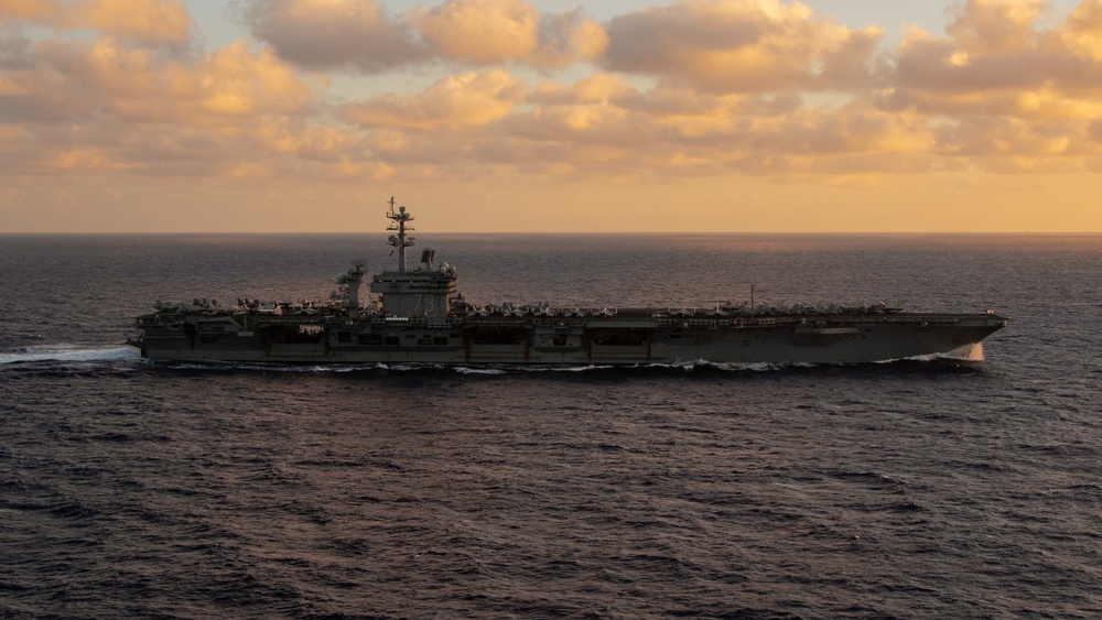 USS George Washington Steams in the Pacific Ocean