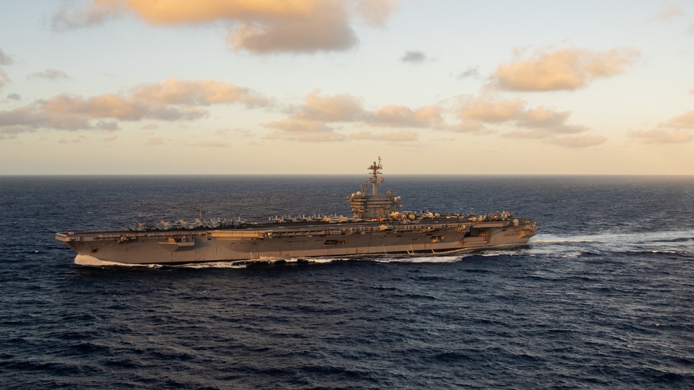 USS George Washington Steams in the Pacific Ocean