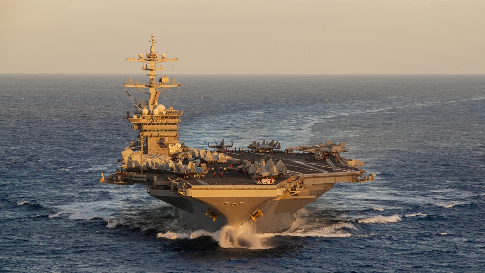 USS George Washington Steams in the Pacific Ocean