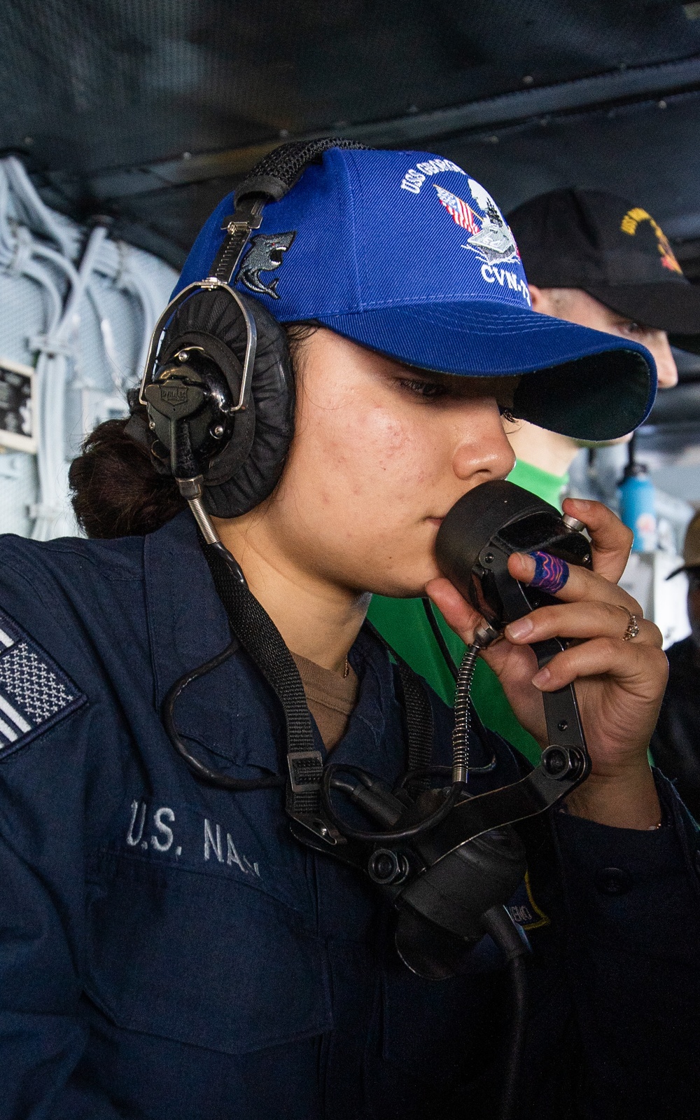 USS George Washington conducts fueling-at-sea with USS Shiloh