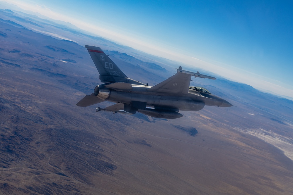 Edwards AFB Test Pilots Train for Photo Chase Missions