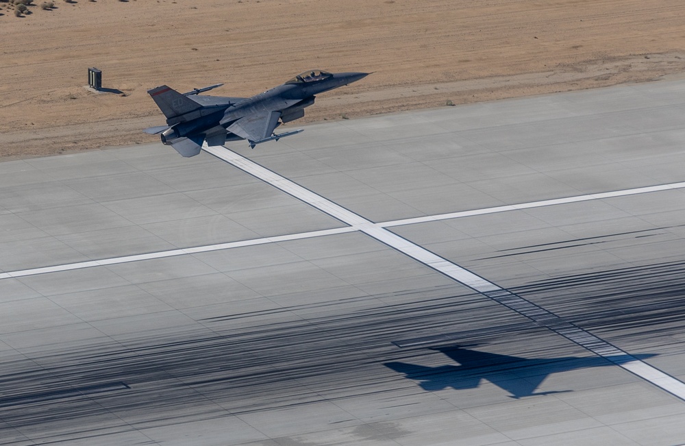 Edwards AFB Test Pilots Train for Photo Chase Missions