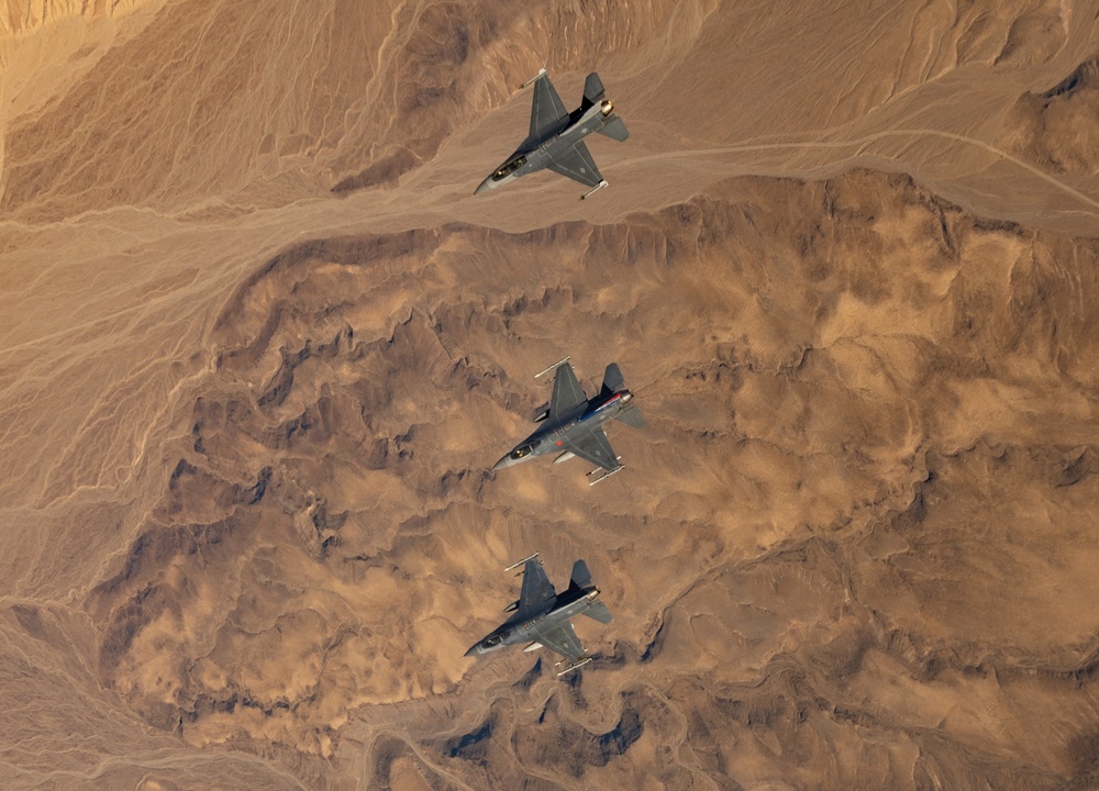 Edwards Test Pilots Fly in Formation