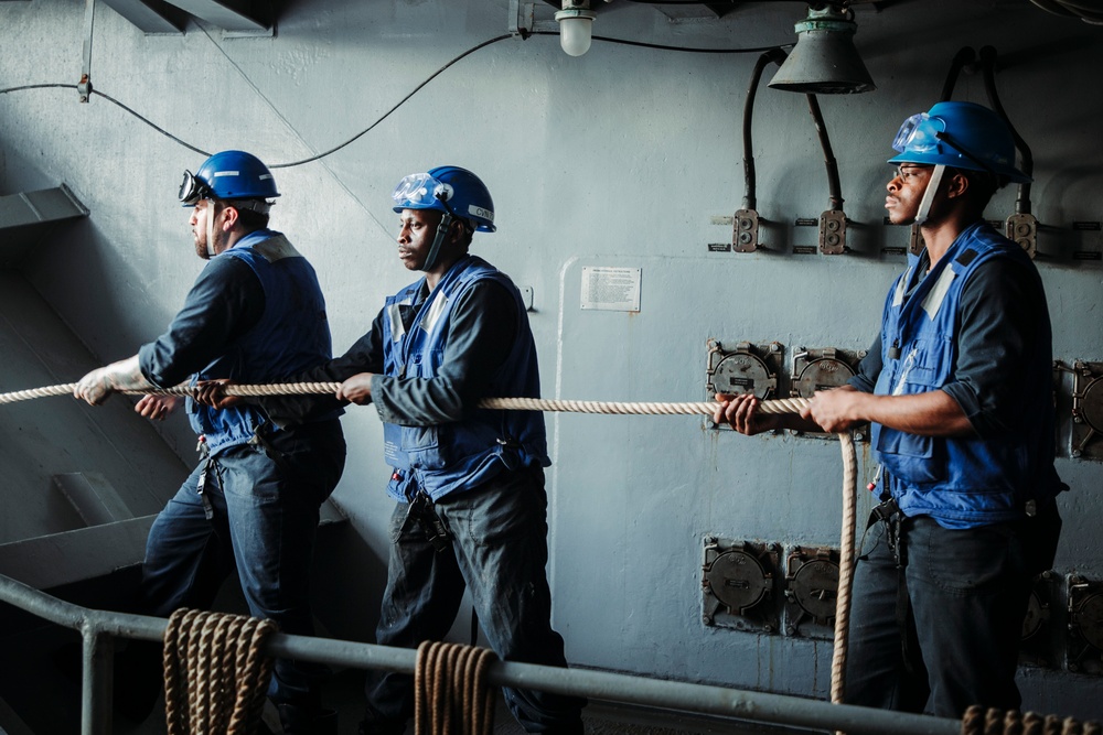 USS George Washington Conducts a Fueling-at-Sea with USS Shiloh