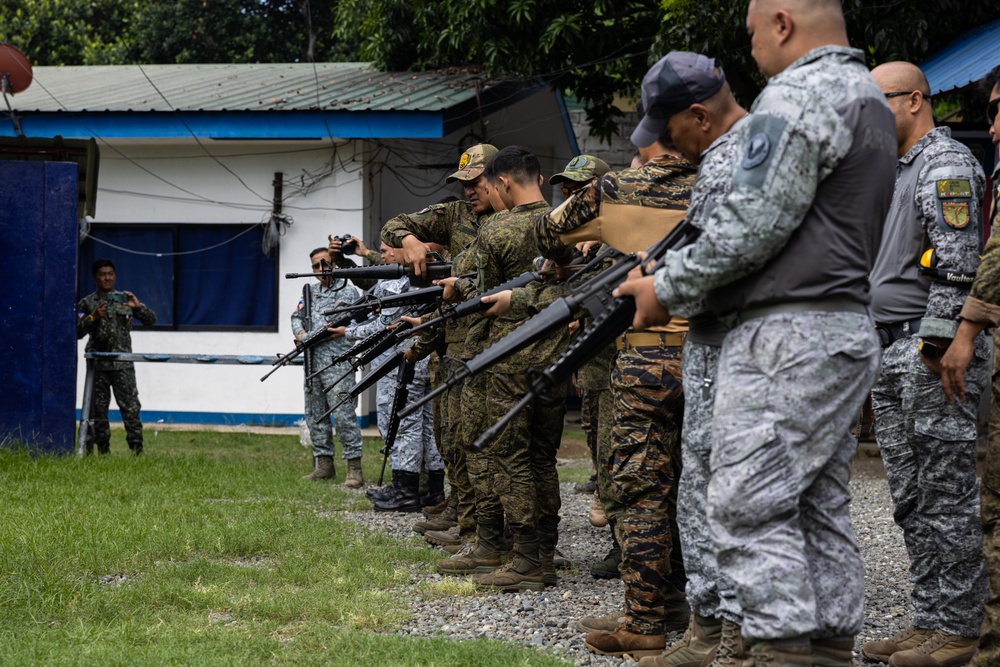 Philippines, U.S. marksmanship and close quarter combat training