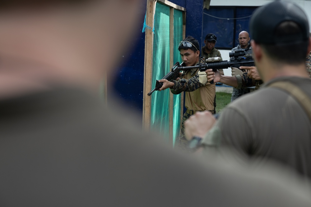 Philippines, U.S. marksmanship and close quarter combat training