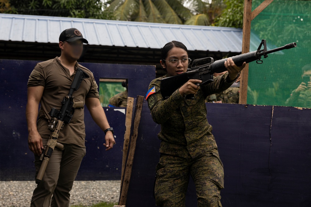 Philippines, U.S. marksmanship and close quarter combat training