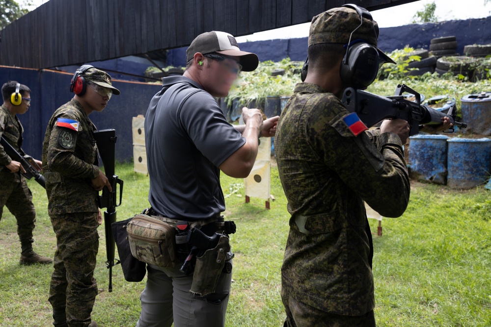 Philippines, U.S. marksmanship and close quarter combat training