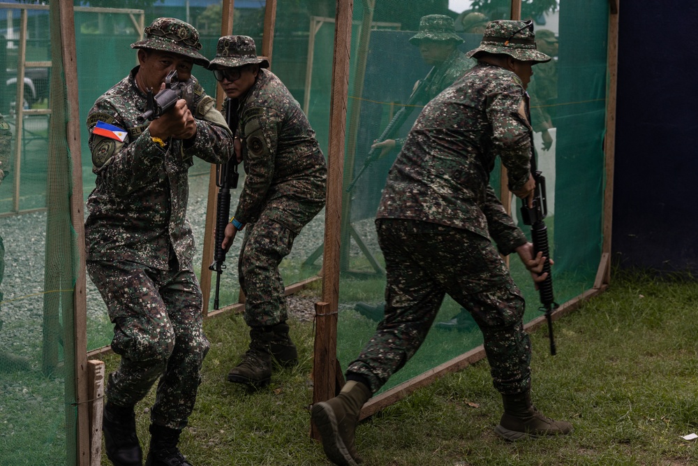 Philippines, U.S. marksmanship and close quarter combat training