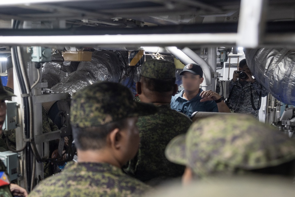 Philippines, U.S. conduct visit, search, board and seizure training