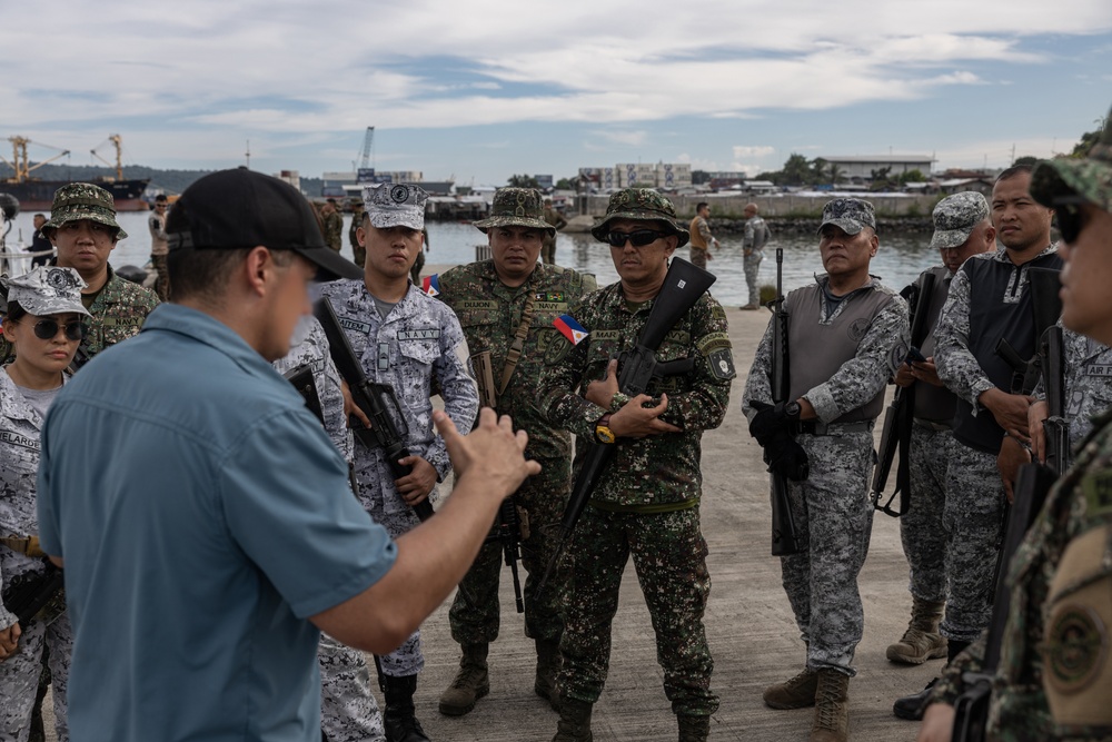 Philippines, U.S. conduct visit, search, board and seizure training