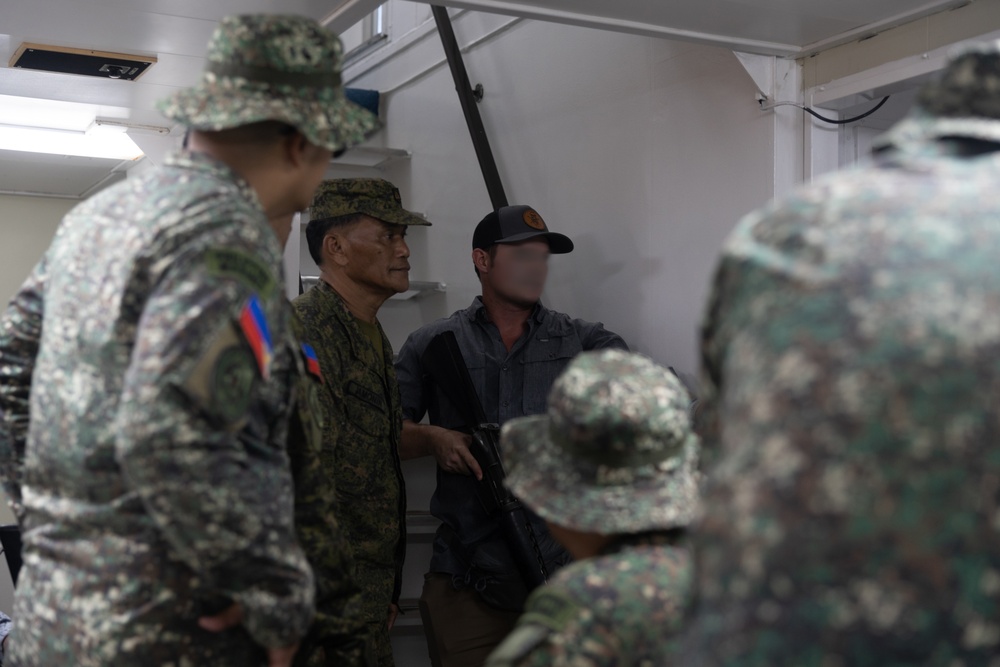 Philippines, U.S. conduct visit, search, board and seizure training