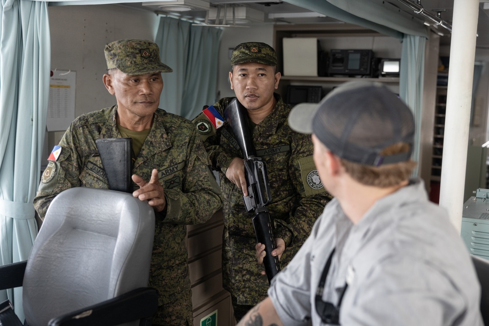 Philippines, U.S. conduct visit, search, board and seizure training