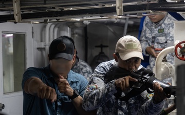 Philippines, U.S. conduct visit, search, board and seizure training