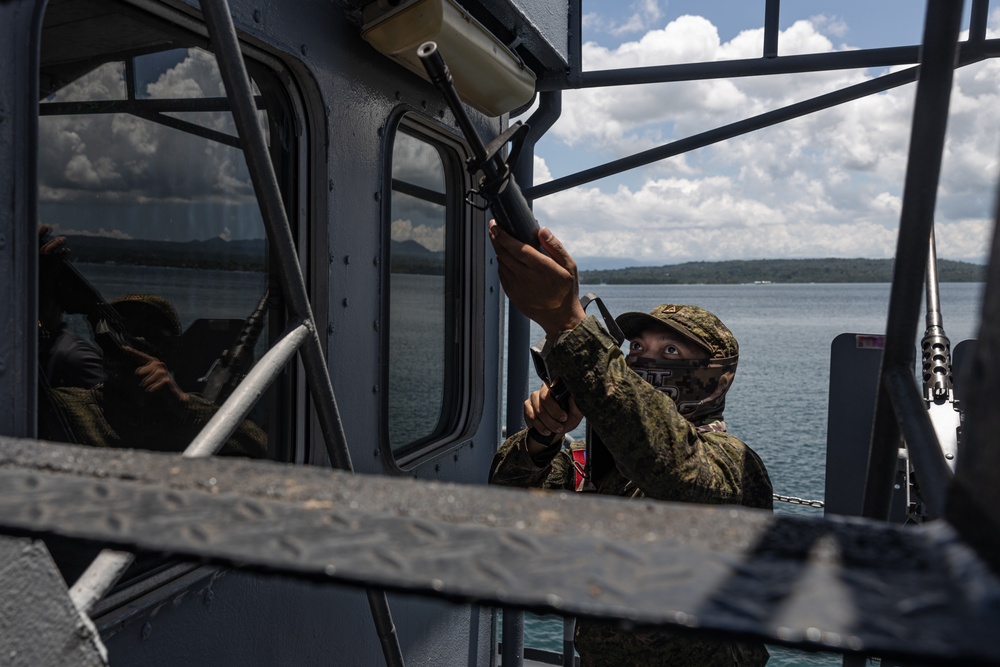 Philippines, U.S. conduct visit, search, board and seizure training