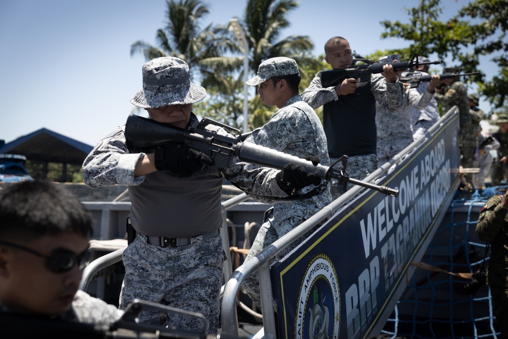 Philippines, U.S. conduct visit, search, board and seizure training