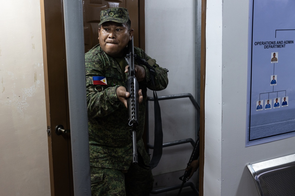 Philippines, U.S. conduct visit, search, board and seizure training