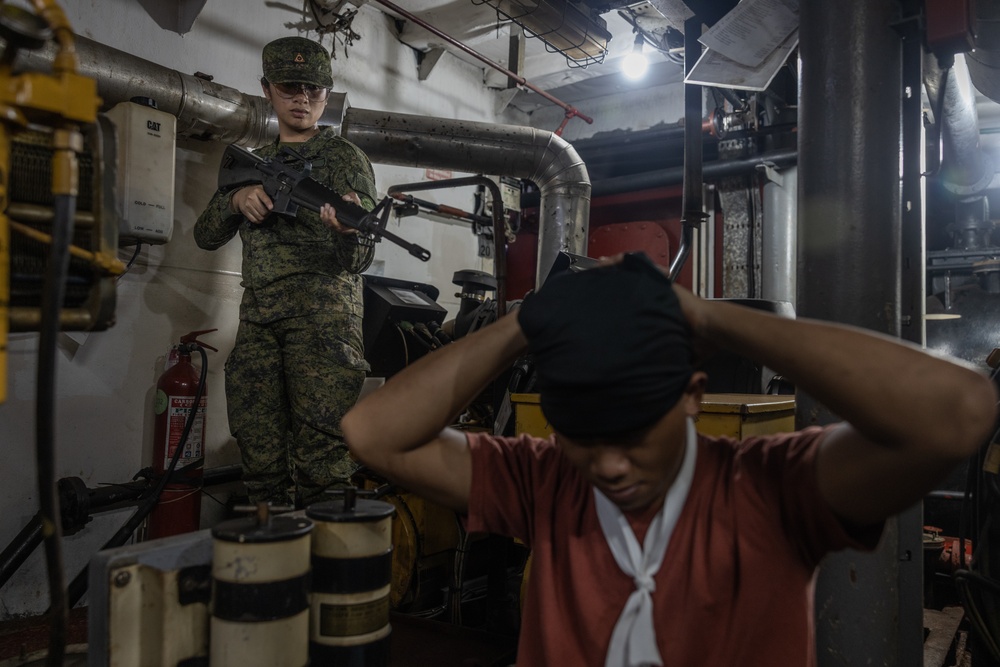 Philippines, U.S. conduct visit, search, board and seizure training