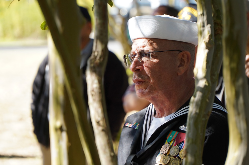 USS Yorktown (CG 48) reunion association wreath laying