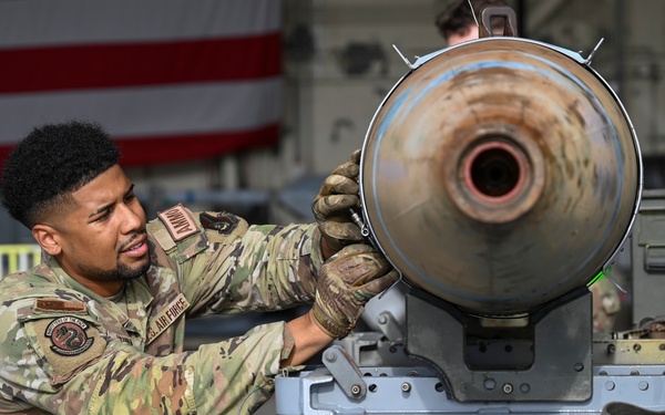 8th MXG participates in 3rd Qtr DCC and Load Crew Competition