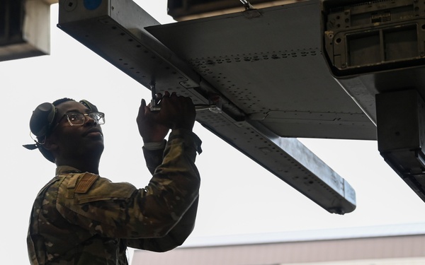 8th MXG participates in 3rd Qtr DCC and Load Crew Competition