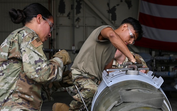 8th MXG participates in 3rd Qtr DCC and Load Crew Competition