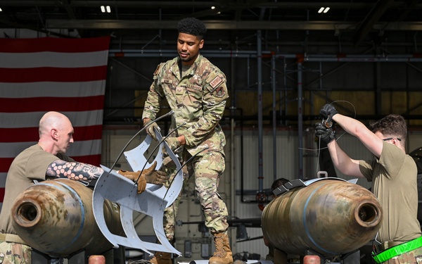 8th MXG participates in 3rd Qtr DCC and Load Crew Competition