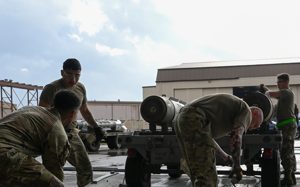 8th MXG participates in 3rd Qtr DCC and Load Crew Competition
