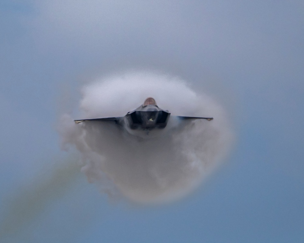 F-35 Demo Team performs at Jacksonville