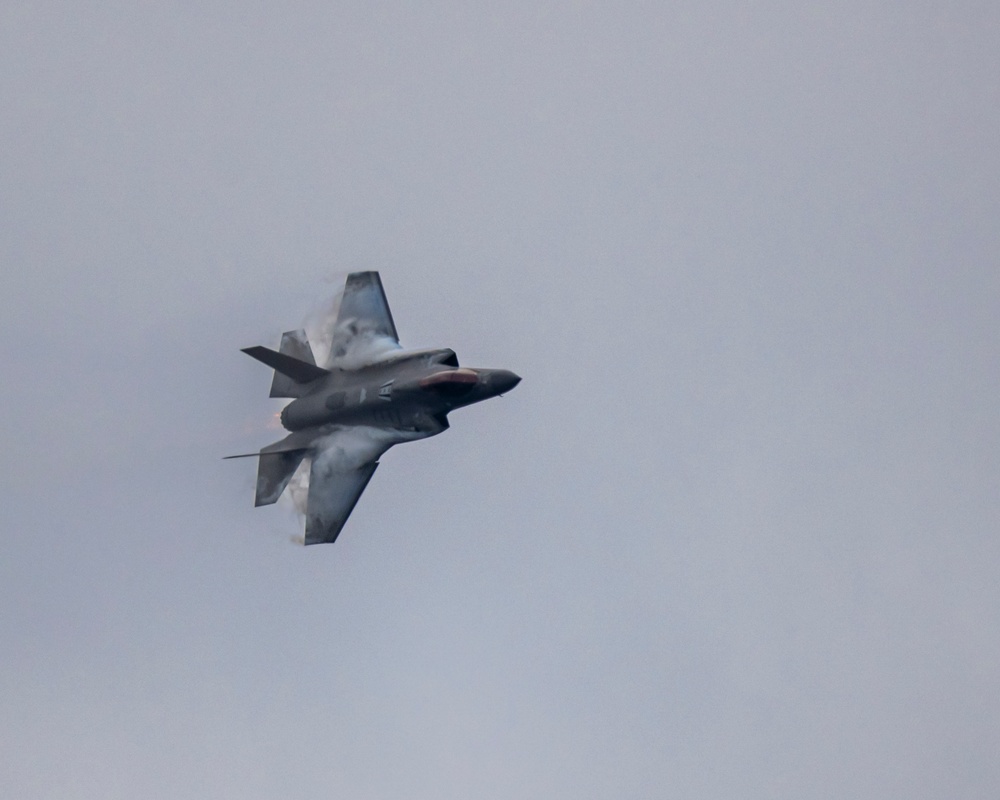 F-35 Demo Team performs at Jacksonville