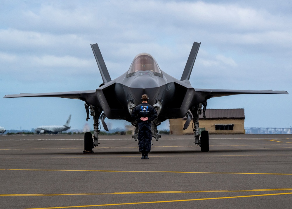 F-35 Demo Team performs at Jacksonville